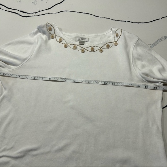 A Christopher & Banks pullover shirt in white with button and embroidery details - Picture 7 of 8